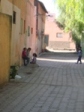 Spielende Kinder in einer kleinen Gasse in der Neustadt Gueliz