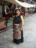 Traditionell gekleidete Frau